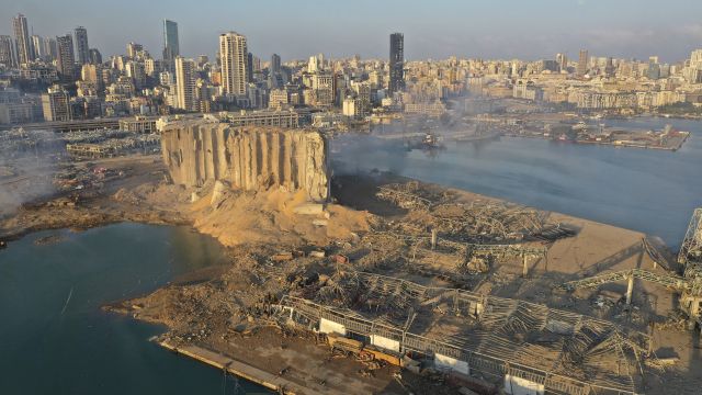 Drsné snímky z Bejrútu den poté: Záběry totální zkázy